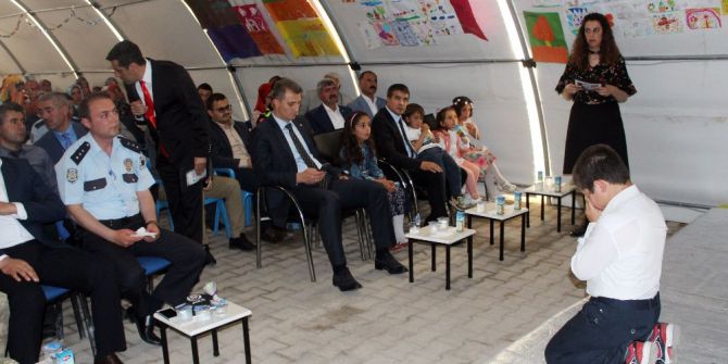 Depremzede Çocuklar Annelerini Unutmadı