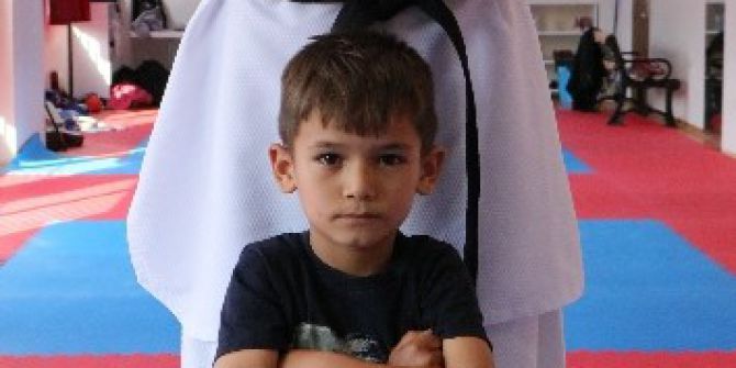 Türkiye’nin En Uzun Boylu Tekvandocusu Rakiplerinin Korkulu Rüyası