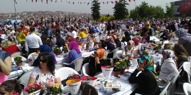 Gaziosmanpaşa’da 2 Bin 500 Anne Kahvaltıda Buluştu