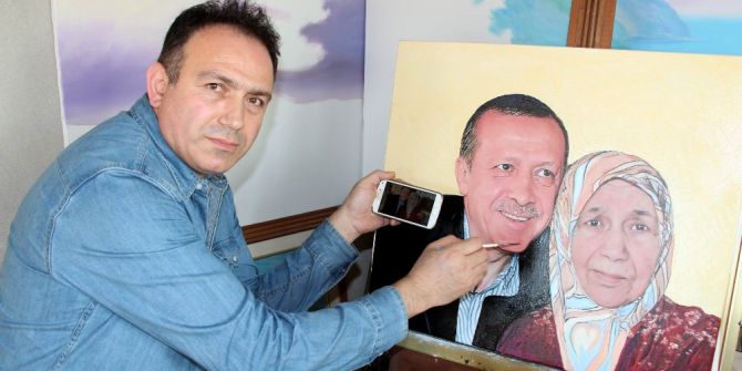 Cumhurbaşkanı İle Annesinin O Fotoğrafını Resmetti