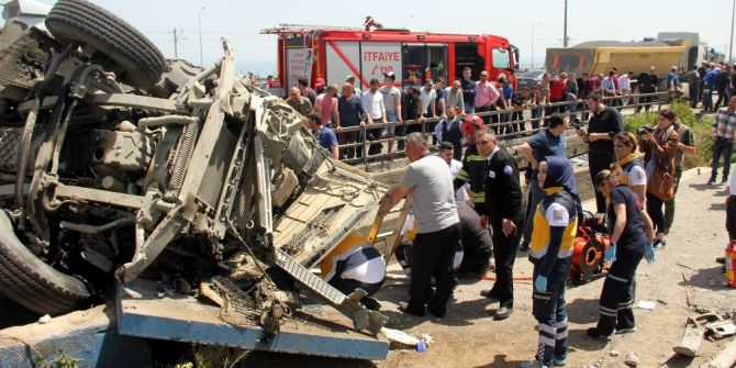 Samsun’da Tır Ve Kamyon Çarpıştı: 2 Yaralı