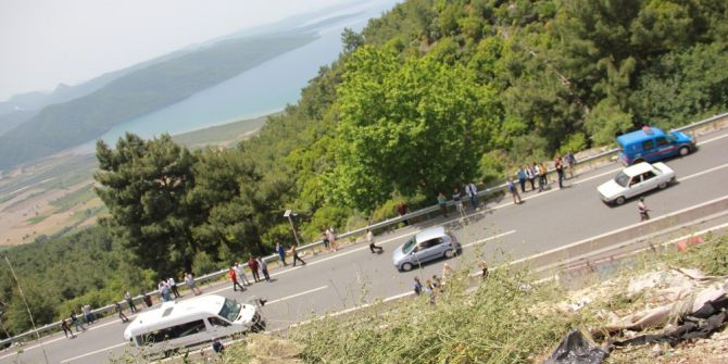 Muğla’da Yolcu Midibüsü Uçuruma Yuvarlandı: 17 Ölü, 13 Yaralı
