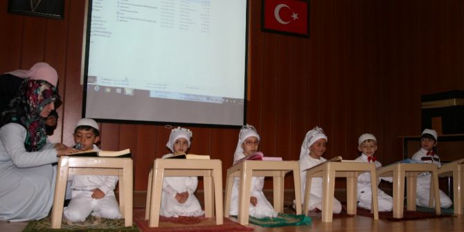 Kur’an Eğitimi Alan Çocukların Mezuniyet Sevinci
