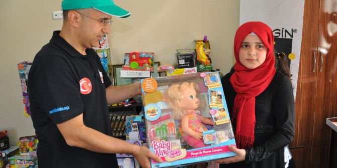 Reyhanlı’da, Suriyeli Yetim Çocuklar Sevindirildi