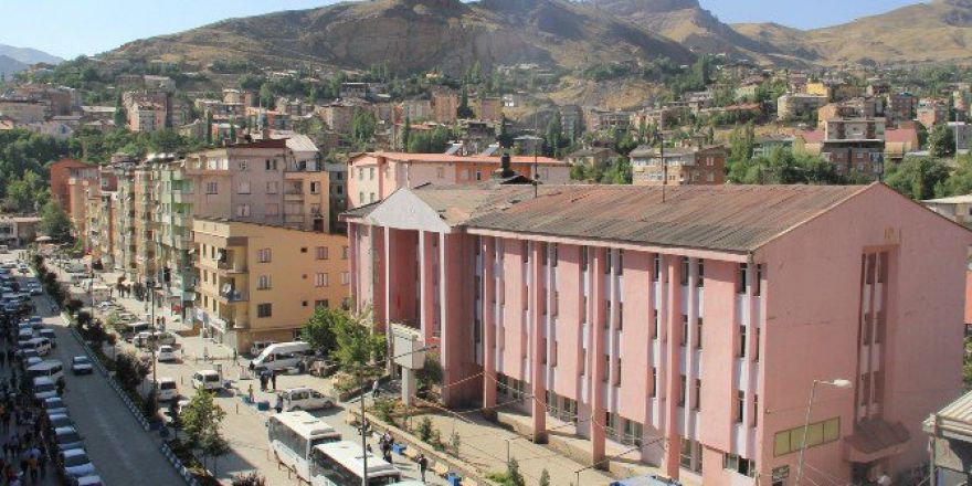 Hakkari’de Aşırı Sıcaklar Bunalttı