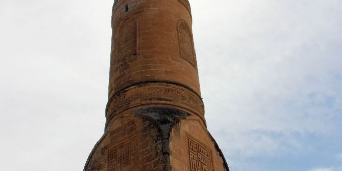 Zeynel Bey Türbesi Yeni Yerinde Ziyaretçilerini Ağırladı