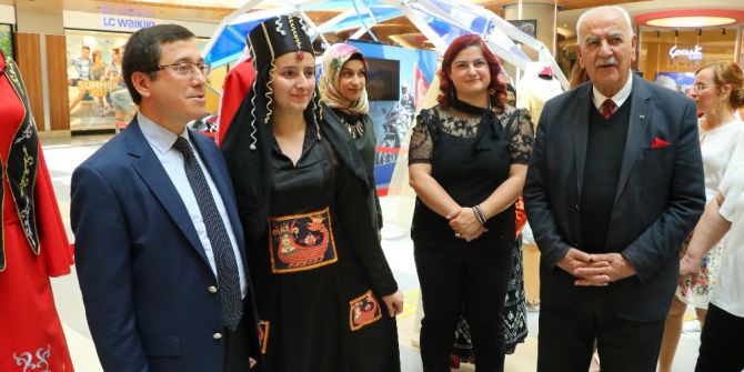 Avm’de Yöresel Kıyafetler Sergisi
