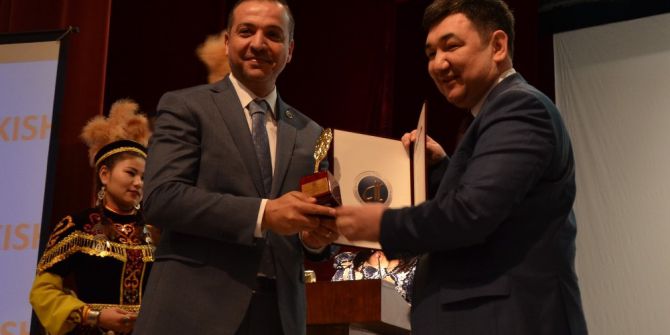 Türkistan’da Aeü Öğretim Üyesi Zorlu’ya Ödül