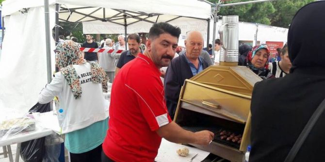 Biga’da Öğrenciler Yararına Kermes Düzenlendi