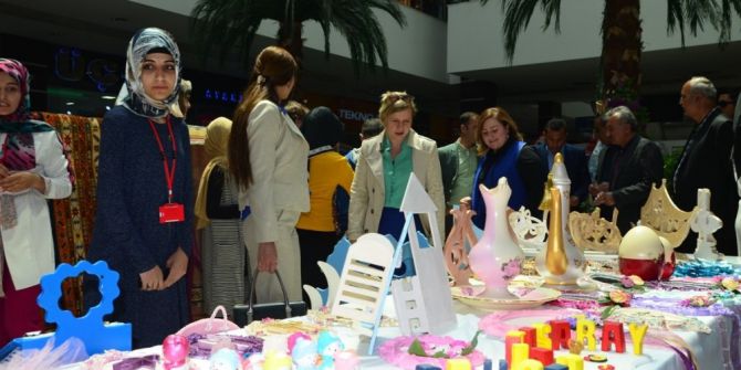 Güroymaklı Kadınların Eserleri Tatvan’da Sergilendi