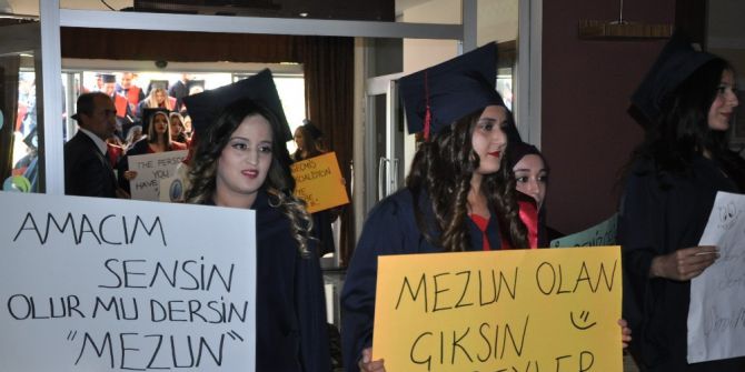 Sandıklı Meslek Yüksekokulunda Mezuniyet Coşkusu