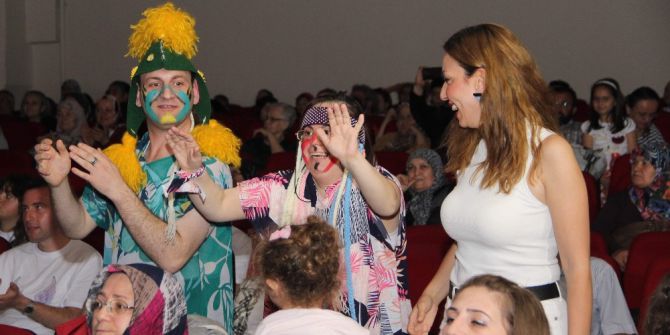 Engelliler Sahneye Renk Verdi