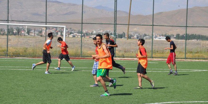 Yüksekova Belediyespor Kulübü’nde Alt Yapı Seçmeleri Başladı