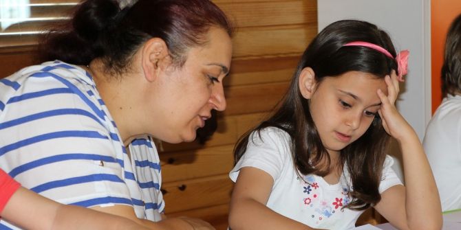 Minikler Anneleriyle Ailelerini Resmetti