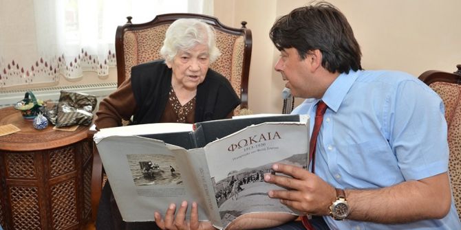 Başkan Demirağ Foça’nın En Yaşlı Annesini Ziyaret Etti