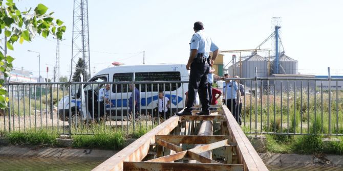 Sulama Kanalına Düşen Genci Suni Teneffüsle Kurtardı
