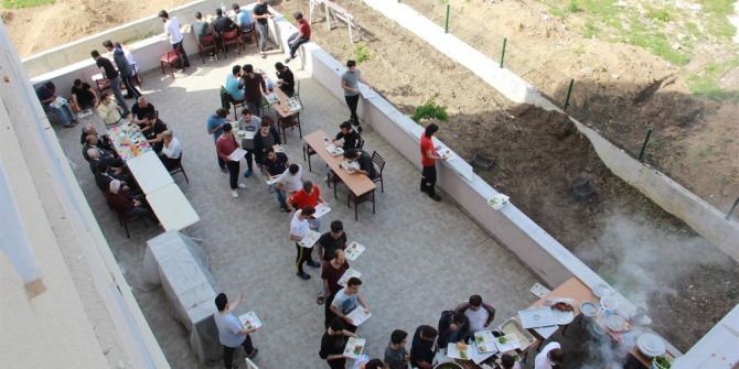 İhlas Vakfı’ndan Öğrencilerine Dev Mangal Ziyafeti