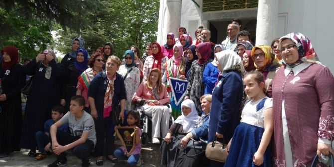 63 Anne Çocukları İle Birlikte Hayme Ana’yı Ziyaret Etti