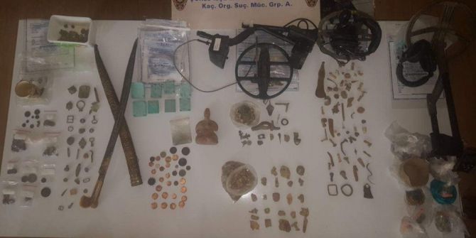 Asırlık Tarihi Eserlerin Yurt Dışına Kaçırılmasına Polis Engeli