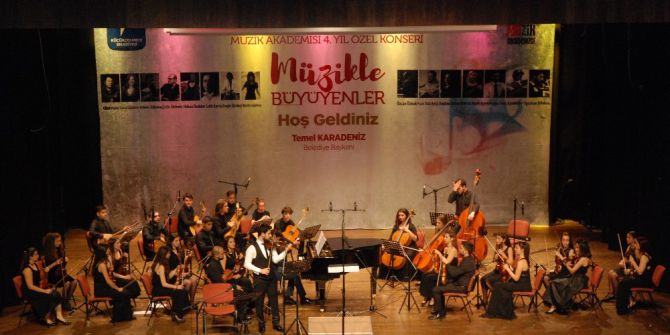 Ustalar Ve Öğrenciler Aynı Sahnede