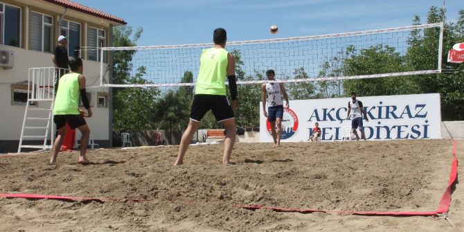 Denizi Olmayan Beldede Plaj Voleybolu