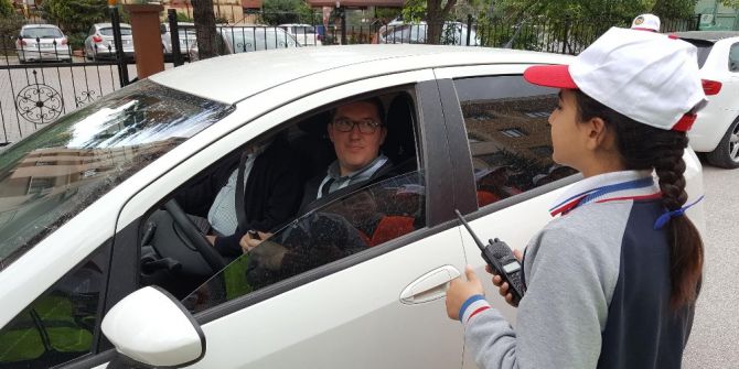 Minikler Polis Ağabeylerinin Yerini Aldı