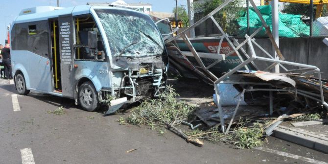 Minibüste Can Pazarı: 7 Yaralı