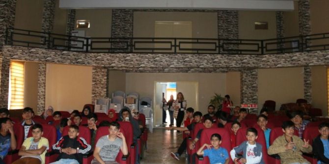 Edremit Belediyesinden Engellilere Sinema Keyfi