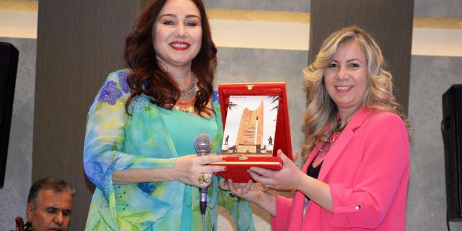 Şebnem Kısaparmak Bozüyüklü Sevenleri İle Bir Araya Geldi