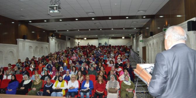 Yeşilli’de ‘Sen Kimsin’ Konferansı