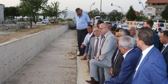 Girne Caddesi’nde Dere Taşkınları Önleniyor