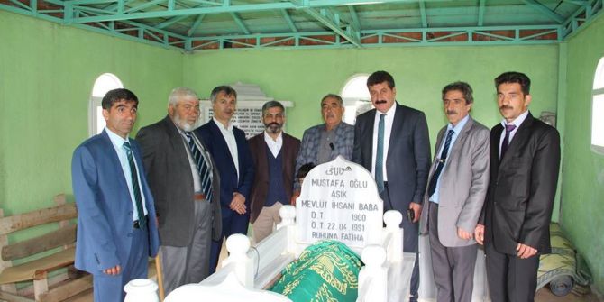 Oltulu Aşık Mevlüt İhsani Mezarı Başında Anıldı