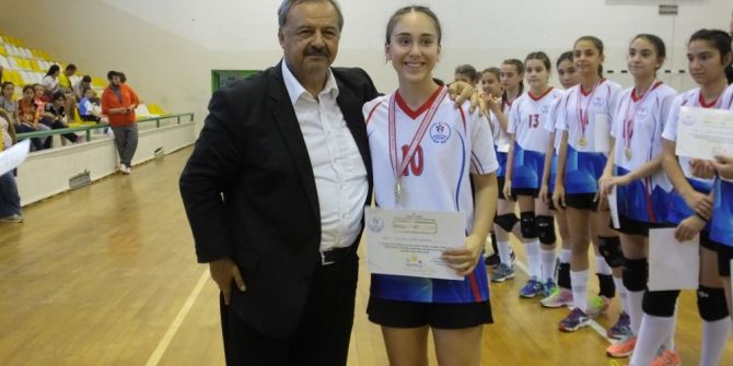 Burhaniye’de Hentbol Türkiye Şampiyonası Sona Erdi