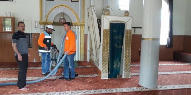 Camilerde Ramazan Ayı Öncesi Bahar Temizliği