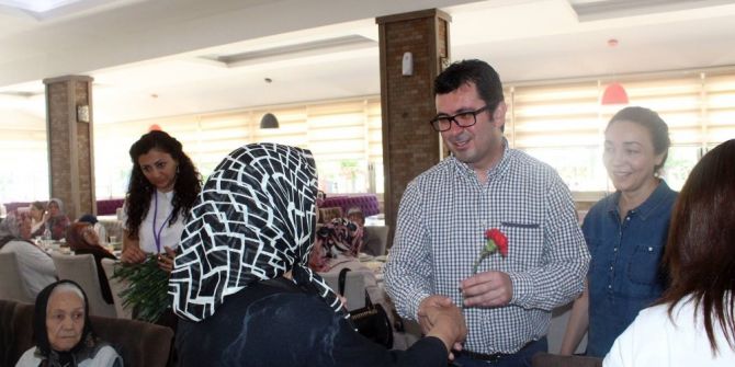 Bergamalı Sabahat Nine’nin Anneler Günü’nde Duygusal Şiiri