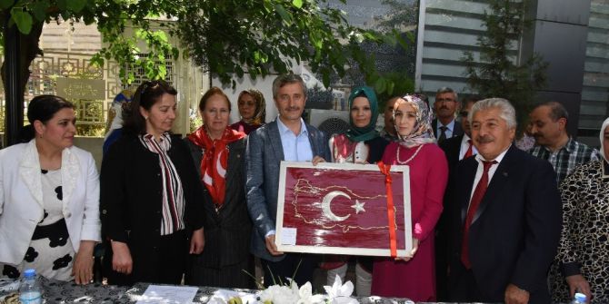 Belediye Başkanı Tahmazoğlu’ndan Şehit Ve Gazi Annelerine Ziyaret