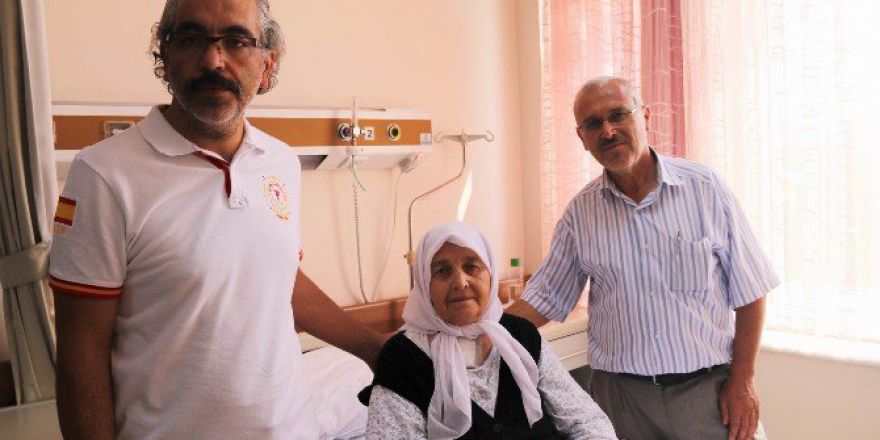 Erü Hastaneleri’nde İlk Kez Lokal Anesteziyle Paratiroid Tümörü Ameliyatı Yapıldı