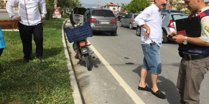 Motosiklet Otomobile Çarptı: 2 Yaralı