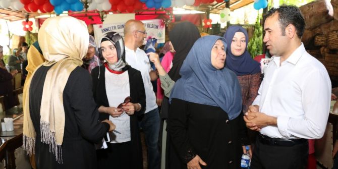 Kayapınar Belediyesinden Şehit Annelerine Yemek