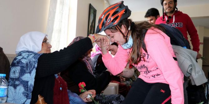 Huzurevinde Kalan Anneler İçin Pedal Çevirdiler
