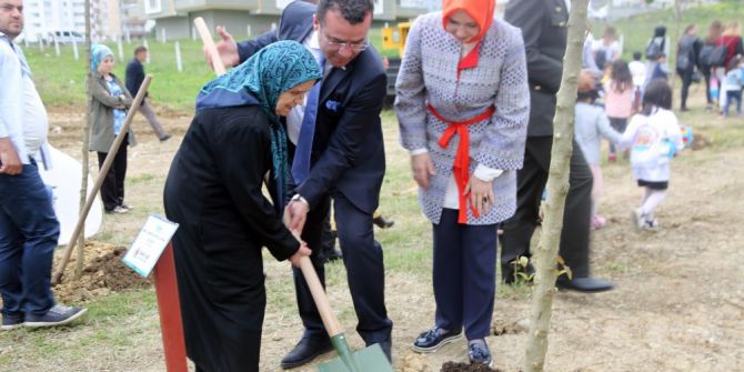 En Özel Anneler Fidan Dikti