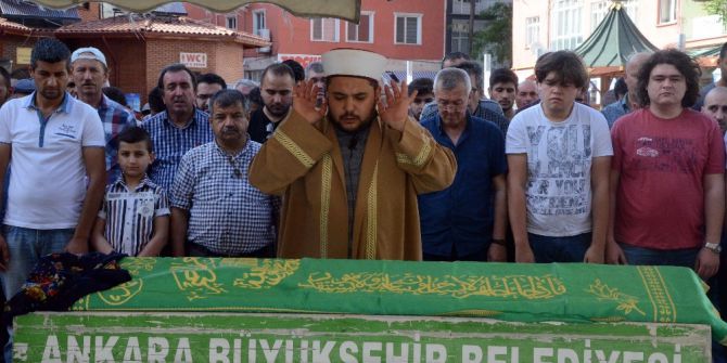 Anneler Günü’nde Annelerini Toprağa Verdiler