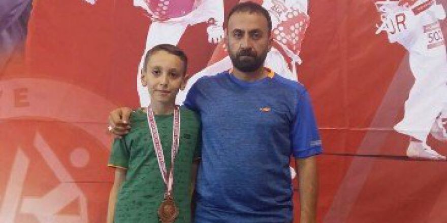 Taekwondo Türkiye Şampiyonu Enes Güneş Gururlandırdı