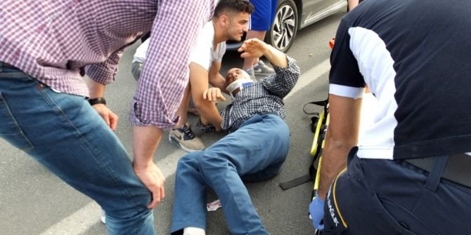 Yolun Karşısına Geçen Yaşlı Adama Otomobil Çarptı