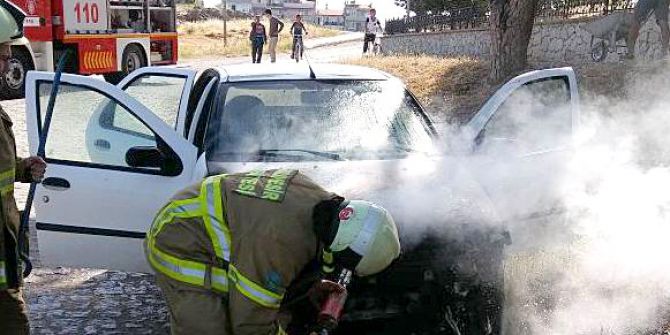 Ayvalık’ta Seyir Halindeki Araç Alev Aldı