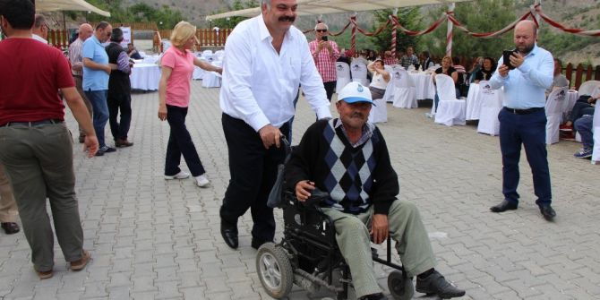 Mahmut Demir’den Engellilere Şölen