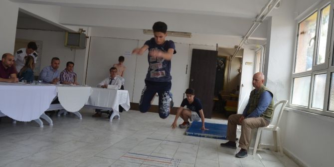 Öğrenciler Mülakatta Ter Döktü