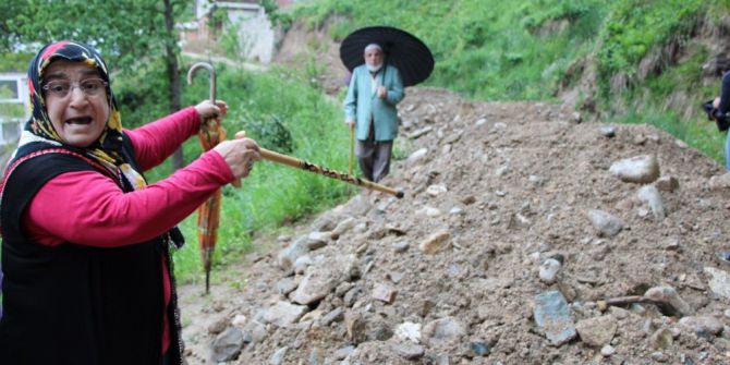 Bir İnat Uğruna Mahalle Yolunu Ulaşıma Kapattı