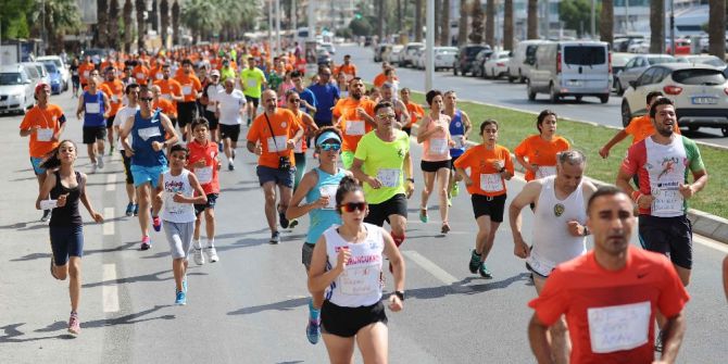 Karşıyaka’da Zübeyde Hanım’a Koştular
