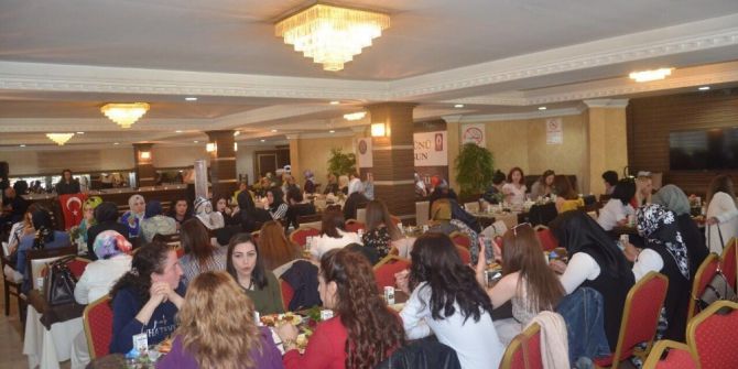 Tatvan’da Anneler Günü Etkinliği